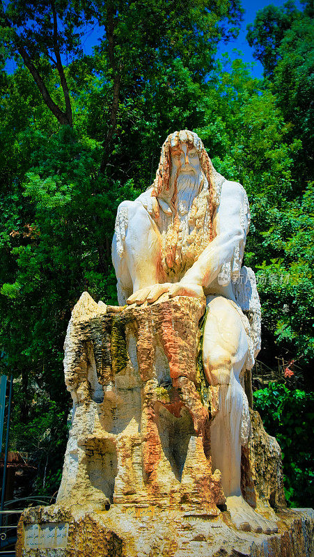 黎巴嫩Jeita Grotto的时间守护者雕像